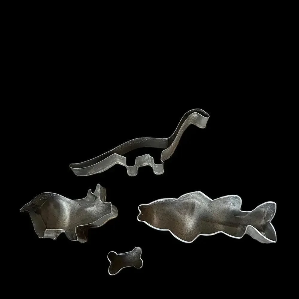 Set of 19 metal/aluminum cookie cutters‎ various shapes animals hearts vehicles